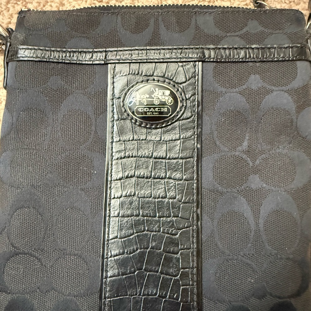 Women’s Coach signature canvas swingpack crossbody bag - Picture 3 of 4
